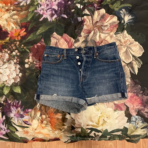 Levi's Wedgie Shorts size 28 - Picture 1 of 5